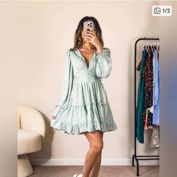 Altar'd State Dresses & Skirts - Altar'd State Lisa ditsy floral mini dress light green Size S EUC long Sleeves